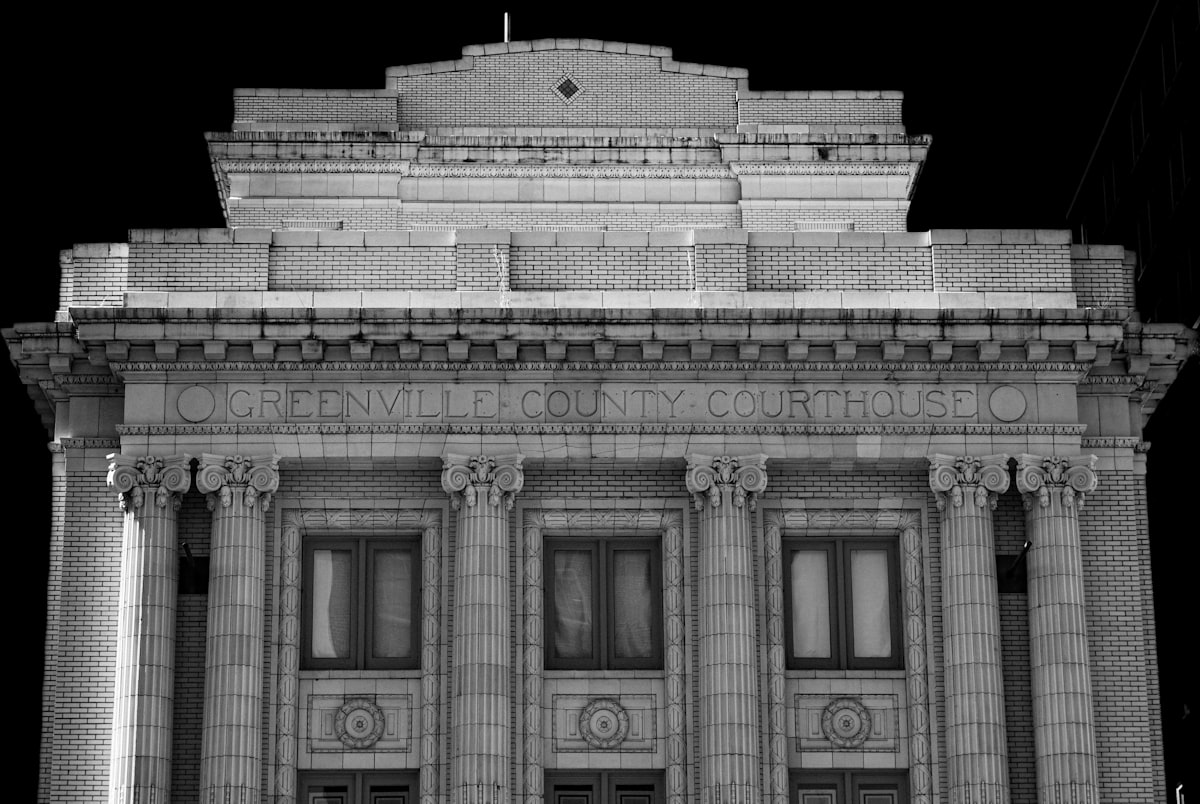 Federal courthouse exterior representing the Ninth Circuit's ruling on NLRB union election standards affecting GC labor compliance.